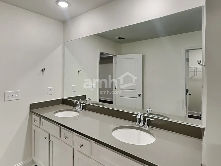 3880 Chivalry Dr — Photo 15