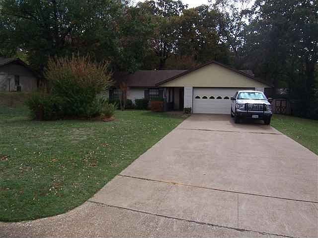 1st image of 3311 Sandalwood Ln