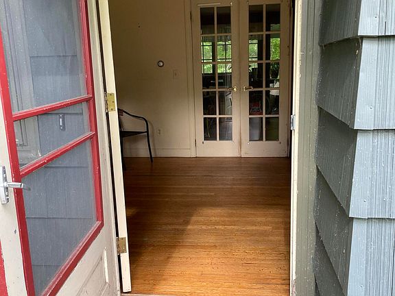 4th image of 4 Maplewood Drive