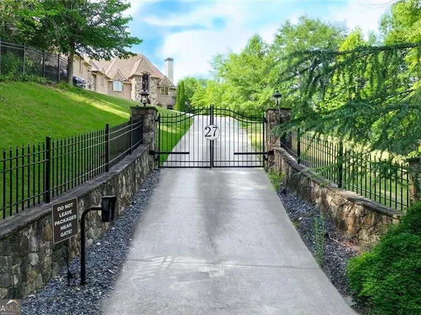 453 Londonberry Rd NW, Atlanta, GA 30327
