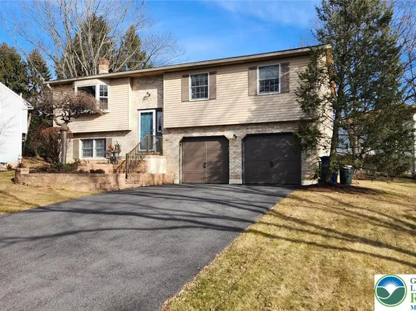 1989 Pierce Dr, Whitehall, PA 18052