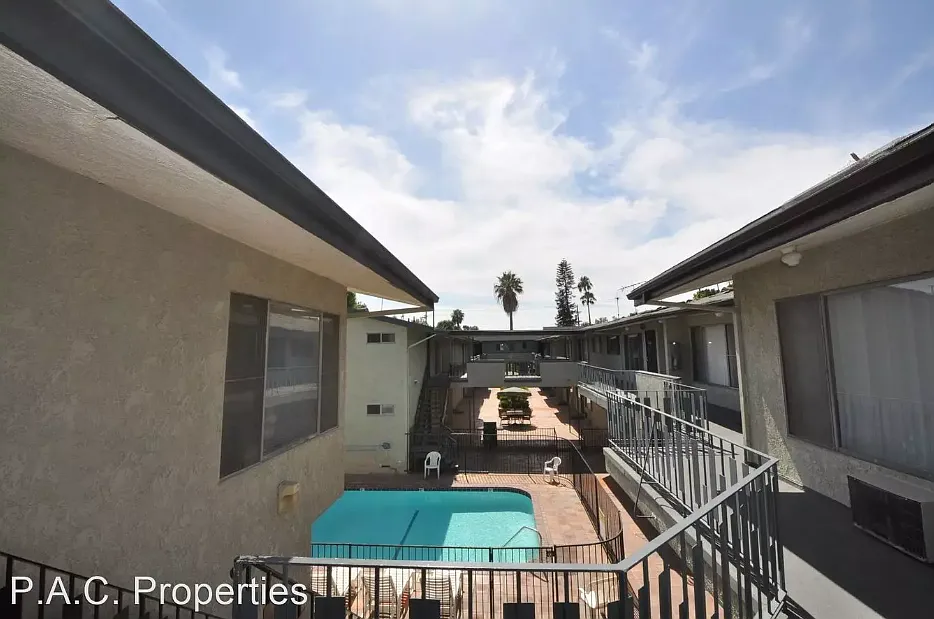 6464 Woodman — Photo 2
