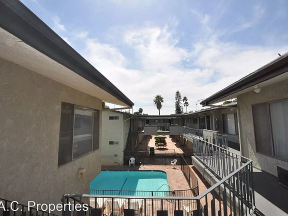 2nd image of 6464 Woodman Ave #2B-2Ba