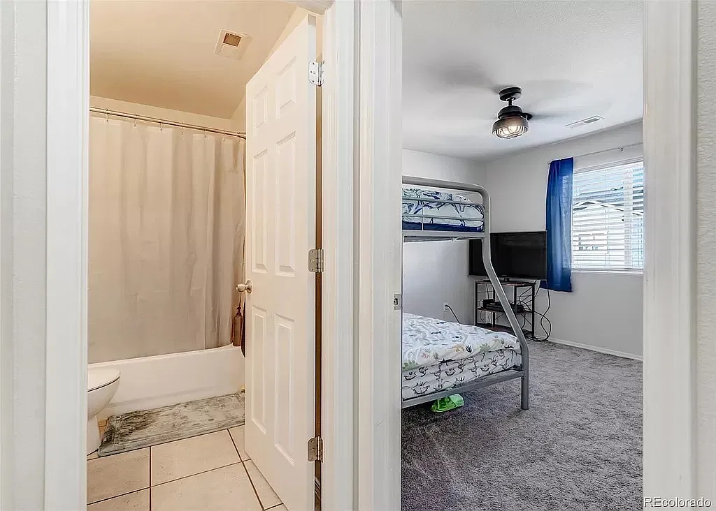 3 bed, 1336 sqft, $2,100 — Photo 3