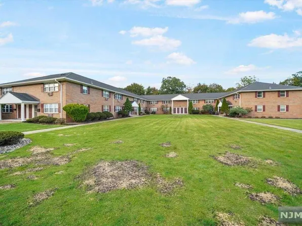 205 N Maple Ave, Park Ridge, NJ 07656