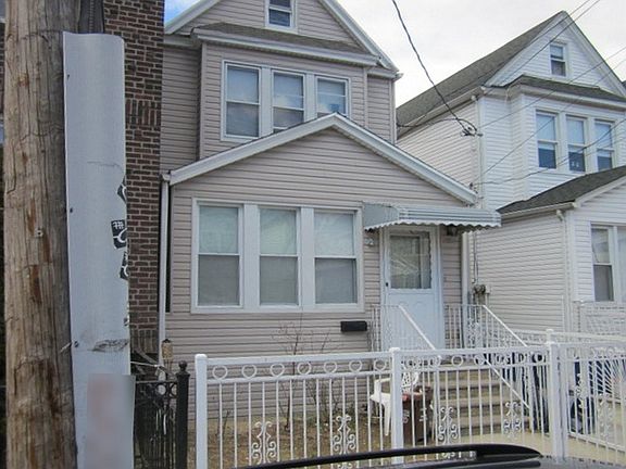 3rd image of 10422 117th St
