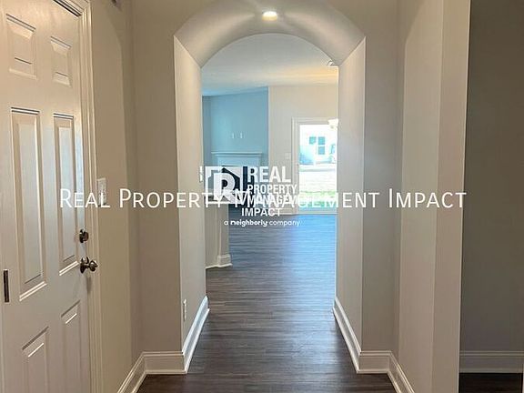 4th image of 208 Oakchest Ct