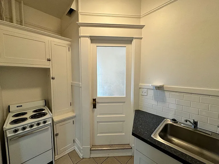 Jefferson Apartments — Photo 8
