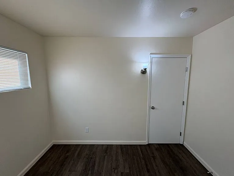3059 Hawthorn St — Photo 13