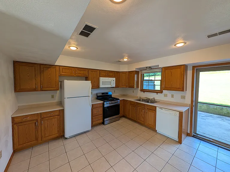 501 Linden Ave — Photo 5