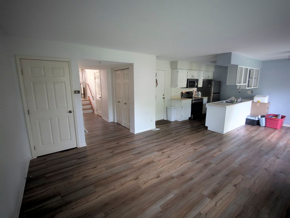 2nd image of 324 Lexington Ave