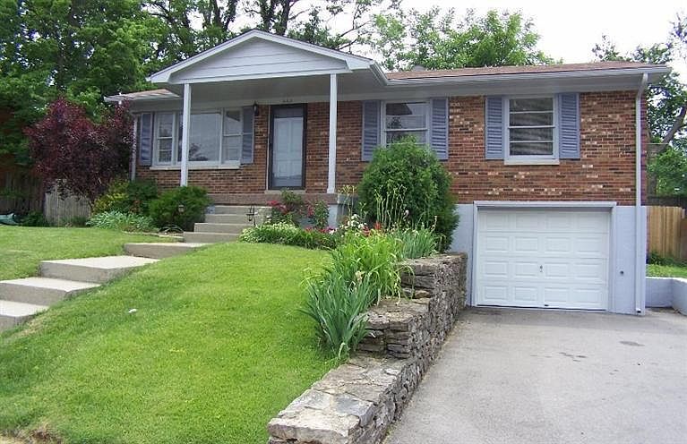 1st image of 462 Plymouth Dr