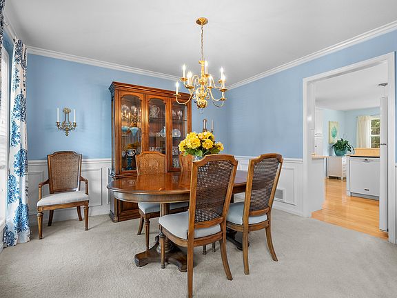 3rd image of 6927 Plum Hollow Cir