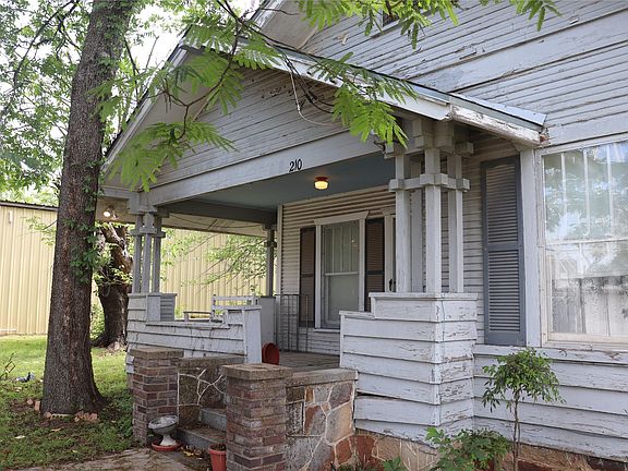 4th image of 210 E Roberts St
