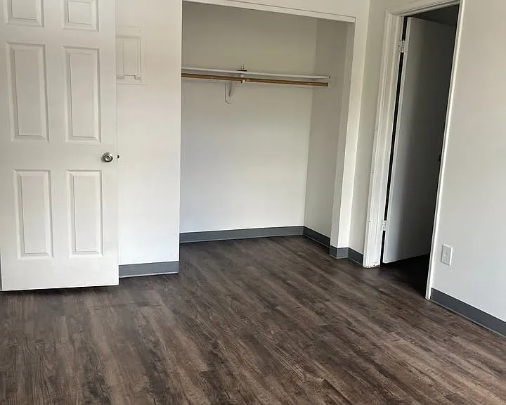 Rennwood Court Apartments — Photo 3