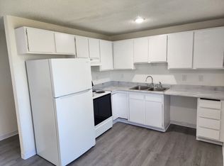 518 NW 6th St APT 3, Newport, OR