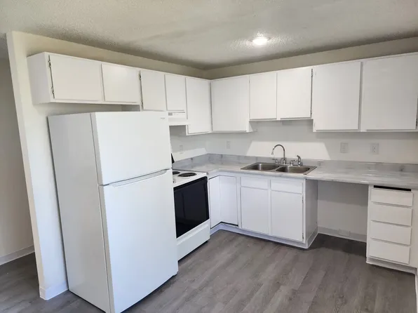 518 NW 6th St APT 3, Newport, OR 97365