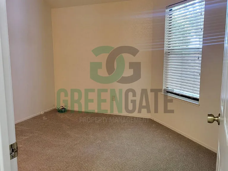 2428 Woodvale Dr — Photo 20