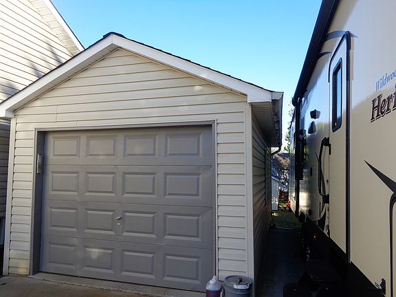 3rd image of 509 Glenfield Cir