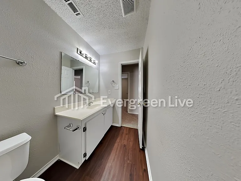 408 Saw Mill Rd — Photo 20