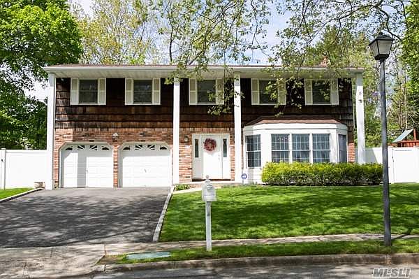 1st image of 15 Colony Ct