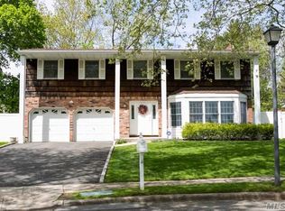 15 Colony Ct, Greenlawn, NY 11740