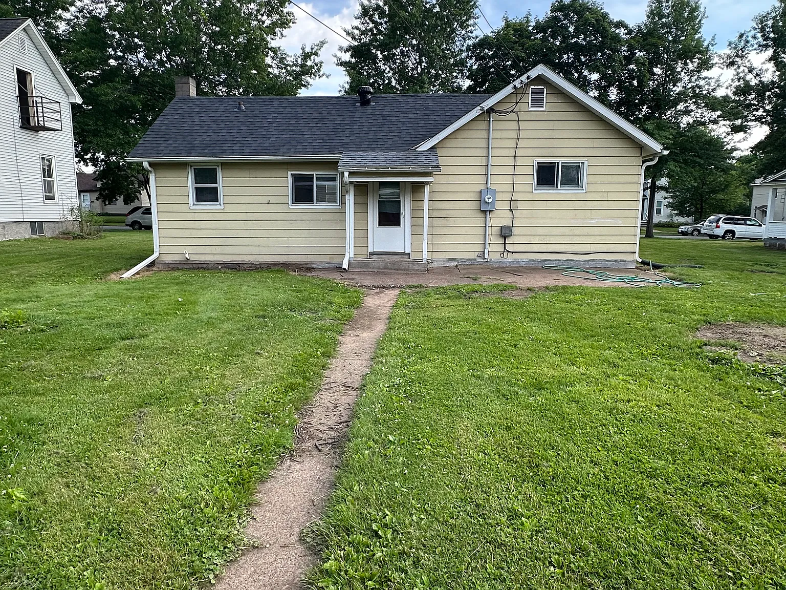 5 bed, $1,650 — Photo 2
