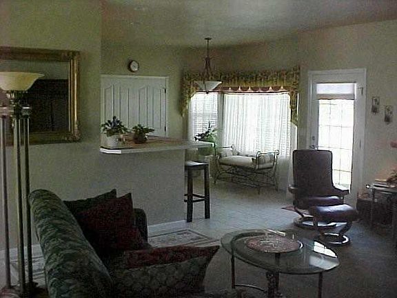 4th image of 512 SE Mockingbird Dr