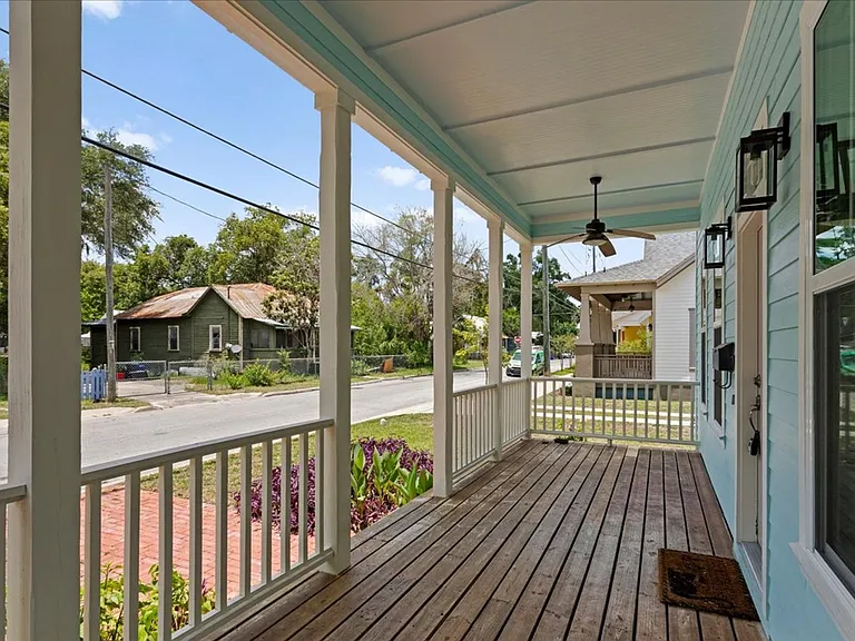 619 NW 3rd St — Photo 3