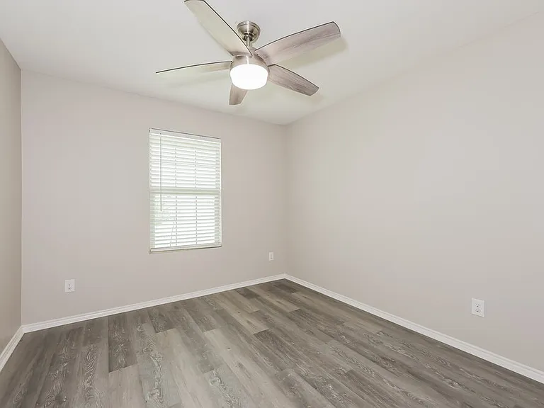 1124 Skyline Dr — Photo 13