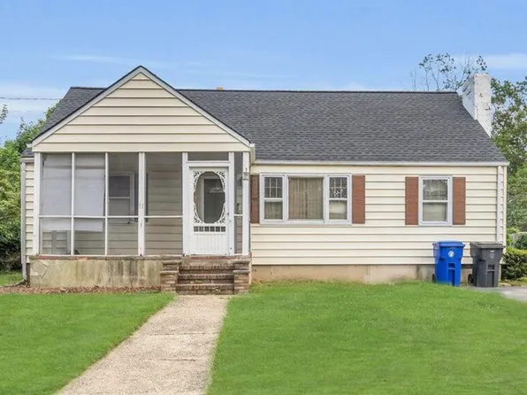 15 Pineview Dr, Toms River, NJ 08755