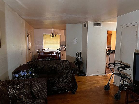 5th image of 1331 Adelaide Dr