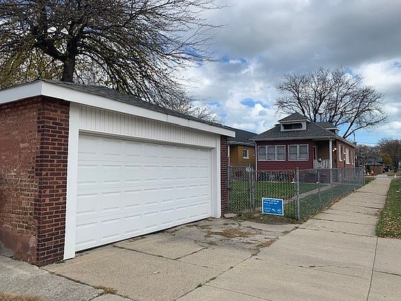 4th image of 7658 S King Dr