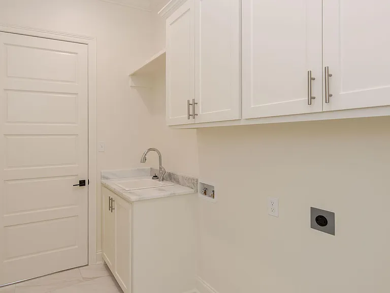 424 Dunvegan Ct — Photo 28