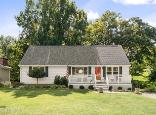 2912 Valley Dr, Jeffersontown, KY 40299