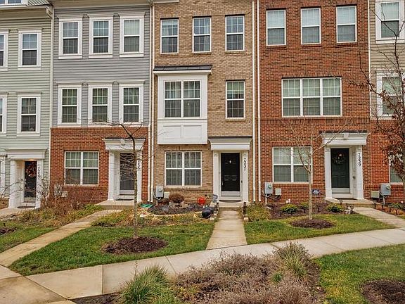 2nd image of 7237 Silver Thorn Way