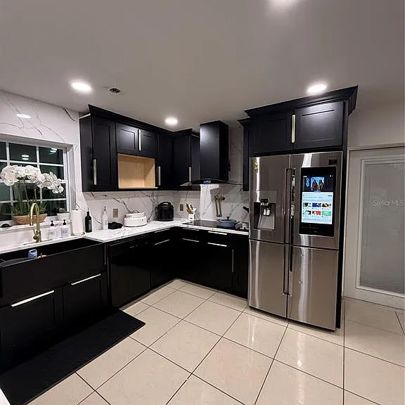 1305 E Louise Ave — Photo 2