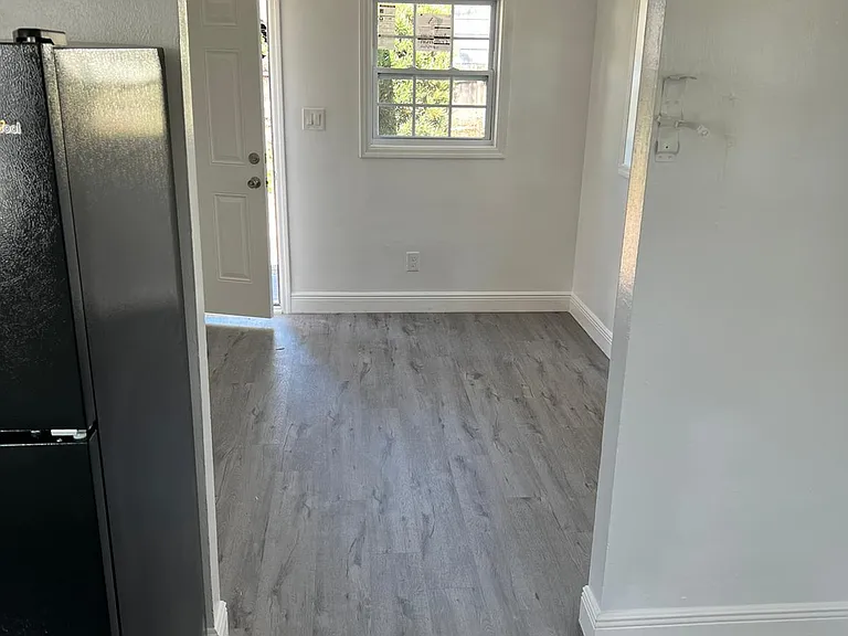 4421 N Clark Ave #C — Photo 6