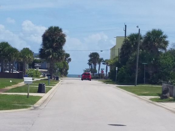 Walk 2 blocks to the beach 