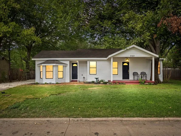 202 S Jones St, Granbury, TX 76048