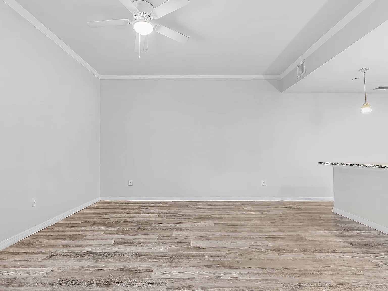 Royal Palms Apartments — Photo 4