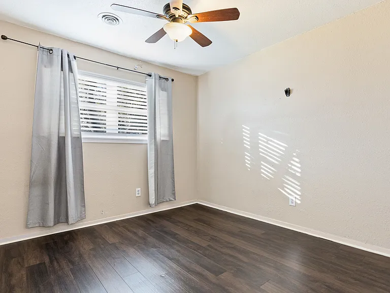 1001 Altamont Dr — Photo 14