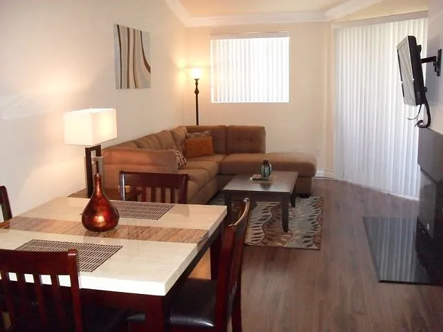 Meridian - Top Floor 1 Bdr/1bath Luxury Condo With Strip View. . — Photo 3