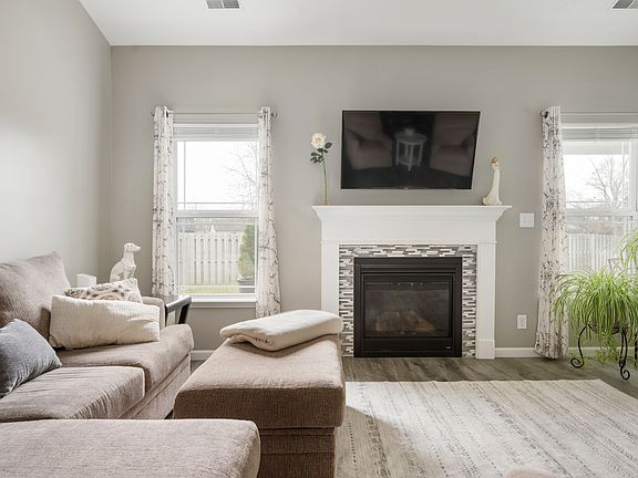 5th image of 465 Limestone Ct E
