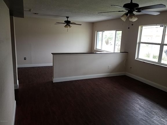3rd image of 2548 Hathaway Dr