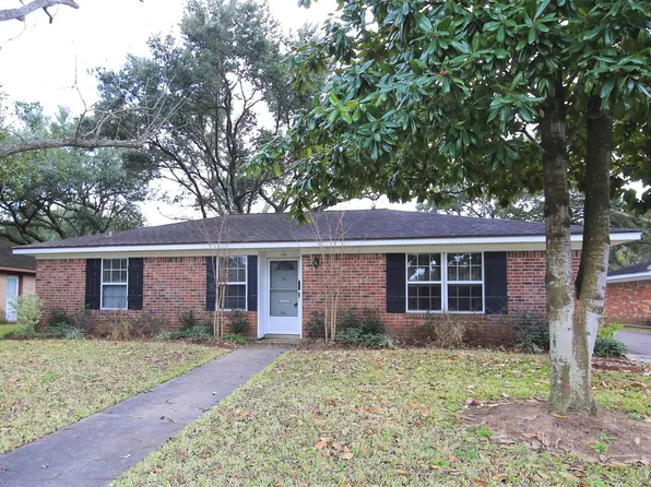 111 Azalea St, Sugar Land, TX 77478