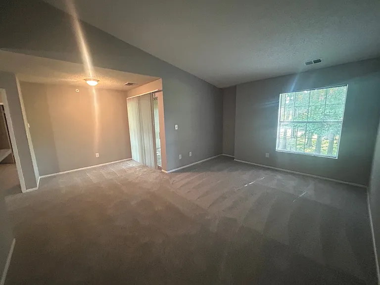 Idlewood Apartments — Photo 40