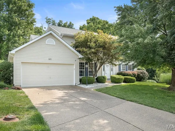 881 Sara Beth Ct, Saint Peters, MO 63376