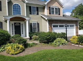 9 Neal Dr, Albany, NY 12205