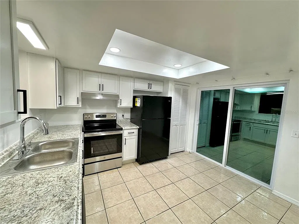 2 bed, 2.5 bath, 1280 sqft, $1,775 — Photo 3